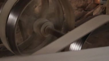 15 Nisan 2016, Phnom Penh, Kamboçya: Ecu güç bantlar, Güneydoğu Asya'da bir kırsal pirinç Fabrikası ile dönüm Pully