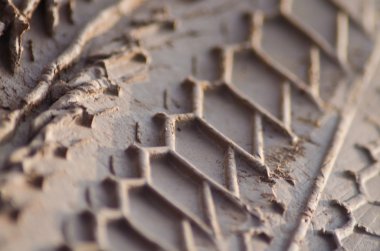 Makroyu kapatın Up taze motosiklet lastik desen Muddy izinde