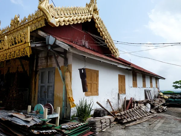 Baufälliges Pagodenhaus mit Bombenglocke in Burma — Stockfoto