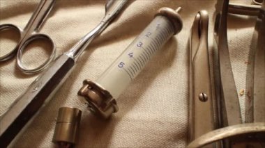 Cerrah Masasında Vintage Tıbbi Cihazlar Across Lateral Macro Dolly