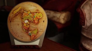 Dolly Vintage Retro Harita into Taşı: Sonra geri taşıyın