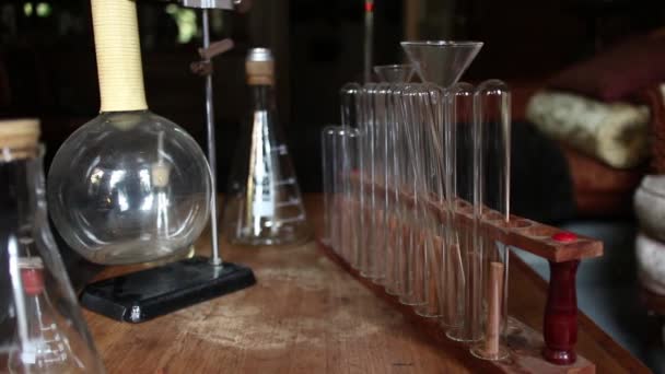 DOLLY MOVE VINTAGE TEST TUBES & BEAKERS: Move into array, # 2 — Vídeo de Stock