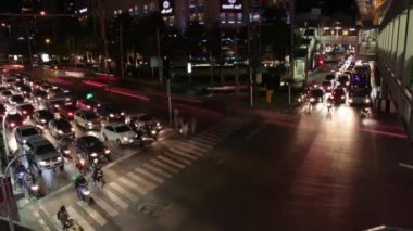Trafik zaman atlamalı: Bangkok - gece yüksek açı kavşak