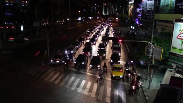 Trafikera tid förflutit: Bangkok - korsningen Pov på natten — Stockvideo