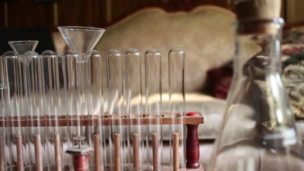 60 fps slow motion DOLLY MOVE VINTAGE TEST TUBES, BEAKERS: (# 2 ) — Vídeo de Stock