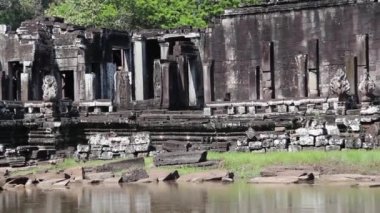 Angkor Wat - Angkor Thom duvar boyunca daha yakından atış yavaş pan
