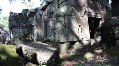 Antik Tapınak (Angkor) - Kırık avlu boyunca yavaş tava