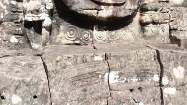 Antik Tapınak (Angkor) - Bayon Yüz Kadar Geniş Shot Tilt