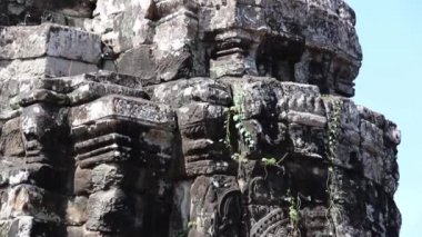 Antik Tapınak (Angkor) - Tilt Aşağı Viny Bayon Yüz