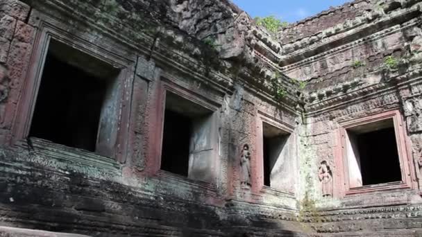 Ancient Temple (Angkor) - Slow pan across corner of temple — Stock Video