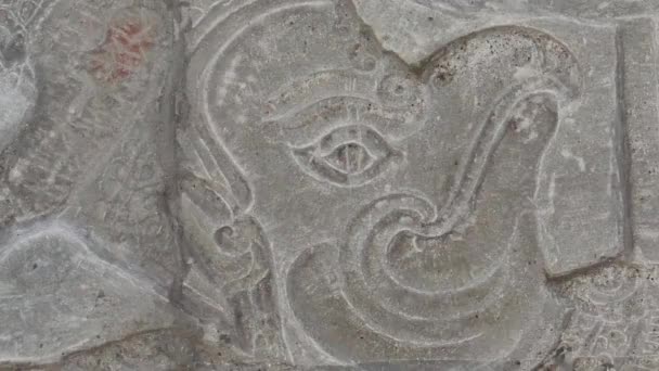 Alter Tempel (angkor) - Relief-Detail mit Garuda Ecu — Stockvideo