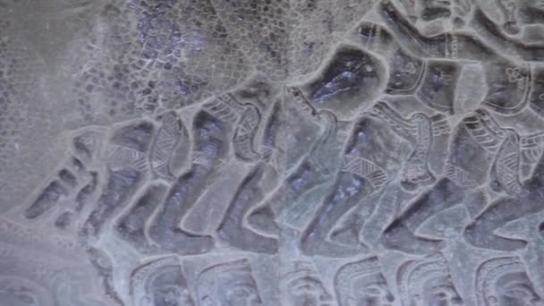 Ancien Temple (Angkor) - Panoramique à travers la scène de bataille Sculpture Dragon 