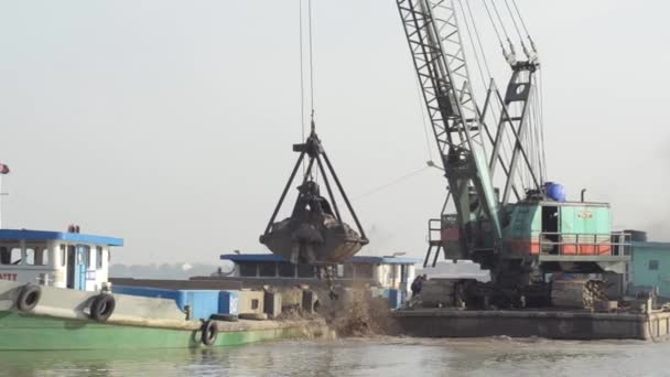 CONSTRUCTION DREDGING: Crane scoops from river bottom w/ smoke plume — Stock Video