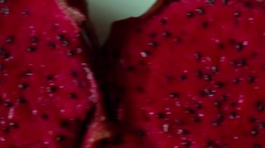 Egzotik Asya Ejderha Meyve: Kırmızı Dragonfruit üzerinde Makro dolly