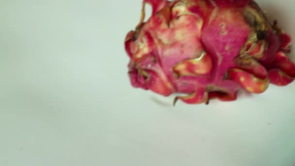 Exotiska asiatiska Dragon Fruit: medium Dolly framåt och bakåt — Stockvideo