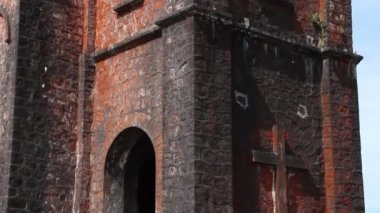 Fransız Sömürge: yakın yavaş tilt kilise kadar