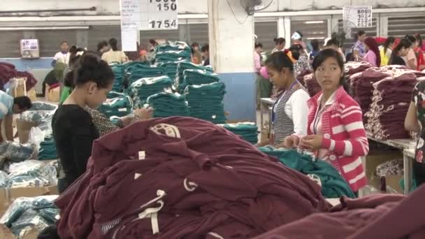 PHNOM PENH,CAMBODIA-SEPTEMBER 13, 2012:Textile Garment Factory Workers: WS of factory floor, pan to workers ironing — Stock Video