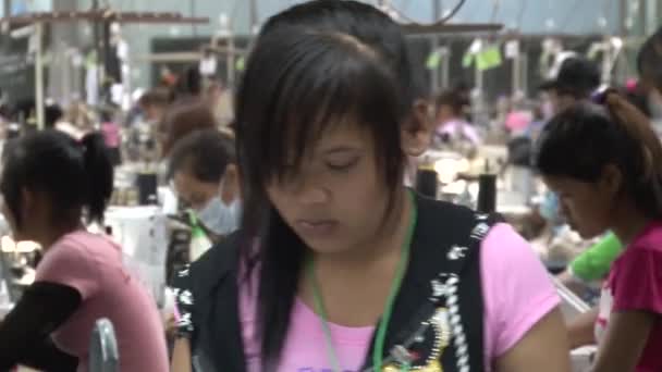 PHNOM PENH,CAMBODIA-SEPTEMBER 12, 2012:Textile Garment Factory Workers: MCU female worker applies glue to pattern — Stock Video