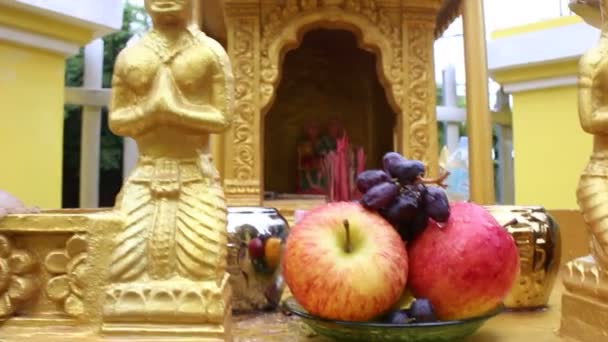 Asian Gold Spirit House - Offrandes de fruits ECU avec mouvement — Video