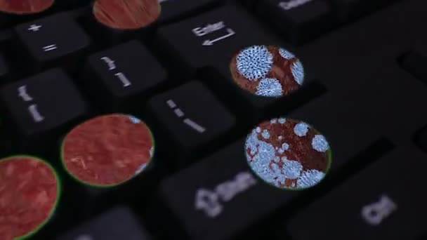 Slow motion 'Virus' 60 fps Dolly přesunout klávesnici počítače s pohybem Backg — Stock video