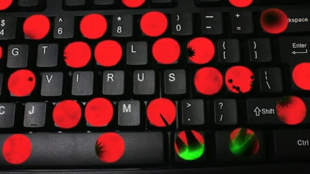 "Wirus!" Dolly napowietrznych ruch klawiatura komputera z wirusów czerwony ruch tło — Wideo stockowe