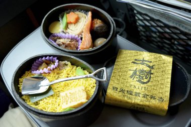 Lokantada öğle yemeği