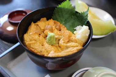 Lokantada öğle yemeği