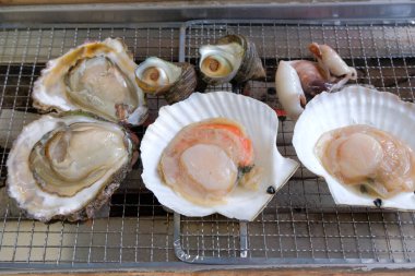 Restoranda servis edilen deniz ürünleri.