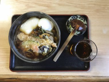 Lokantada öğle yemeği