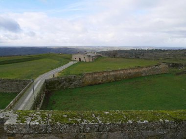 Dağlardaki eski harabe 