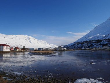 İzlanda 'daki dağ manzarası