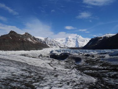İzlanda 'daki dağ manzarası