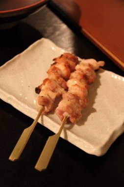 Lokantada lezzetli yemekler servis ediliyor.