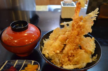 Restoranda servis edilen deniz ürünleri.