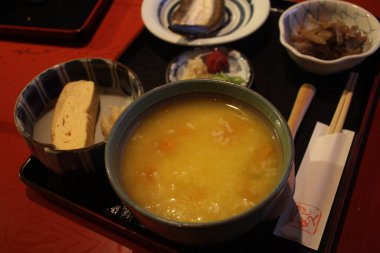 Lokantada öğle yemeği