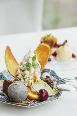 Lokantada lezzetli tatlılar 