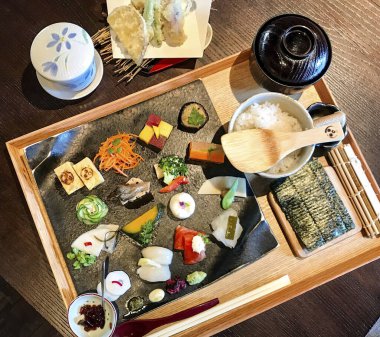 Restoranda servis edilen deniz ürünleri.