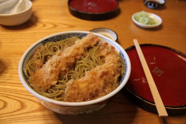 Lokantada öğle yemeği