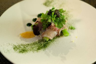 Restoranda servis edilen deniz ürünleri.