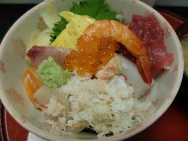 Restoranda servis edilen deniz ürünleri.