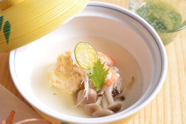 Lokantada öğle yemeği