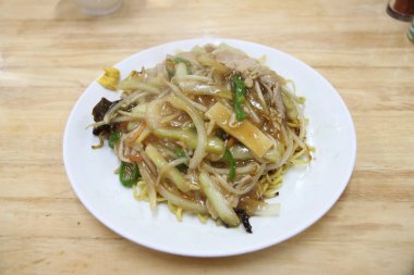 Lokantada öğle yemeği