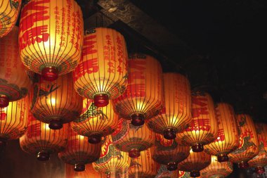 Kırmızı Çin fenerleri, yaklaşın. 