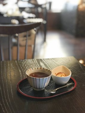 Lokantada bir fincan kahve.