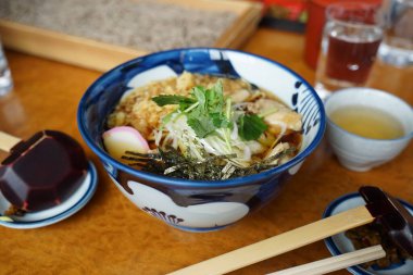 Lokantada öğle yemeği