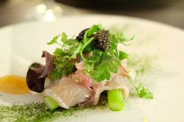 Restoranda servis edilen deniz ürünleri.