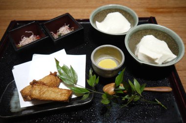 Lokantada öğle yemeği