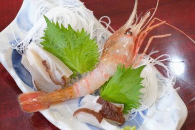 Restoranda servis edilen deniz ürünleri.