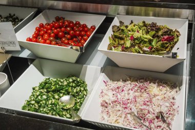 Tabakta sebze salatası 