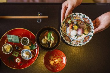 Lokantada öğle yemeği